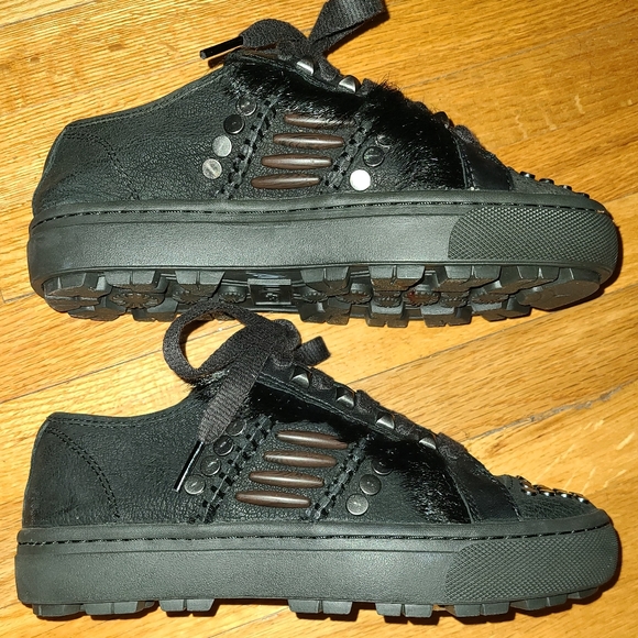 EUC UGG Sneakers - Picture 5 of 9